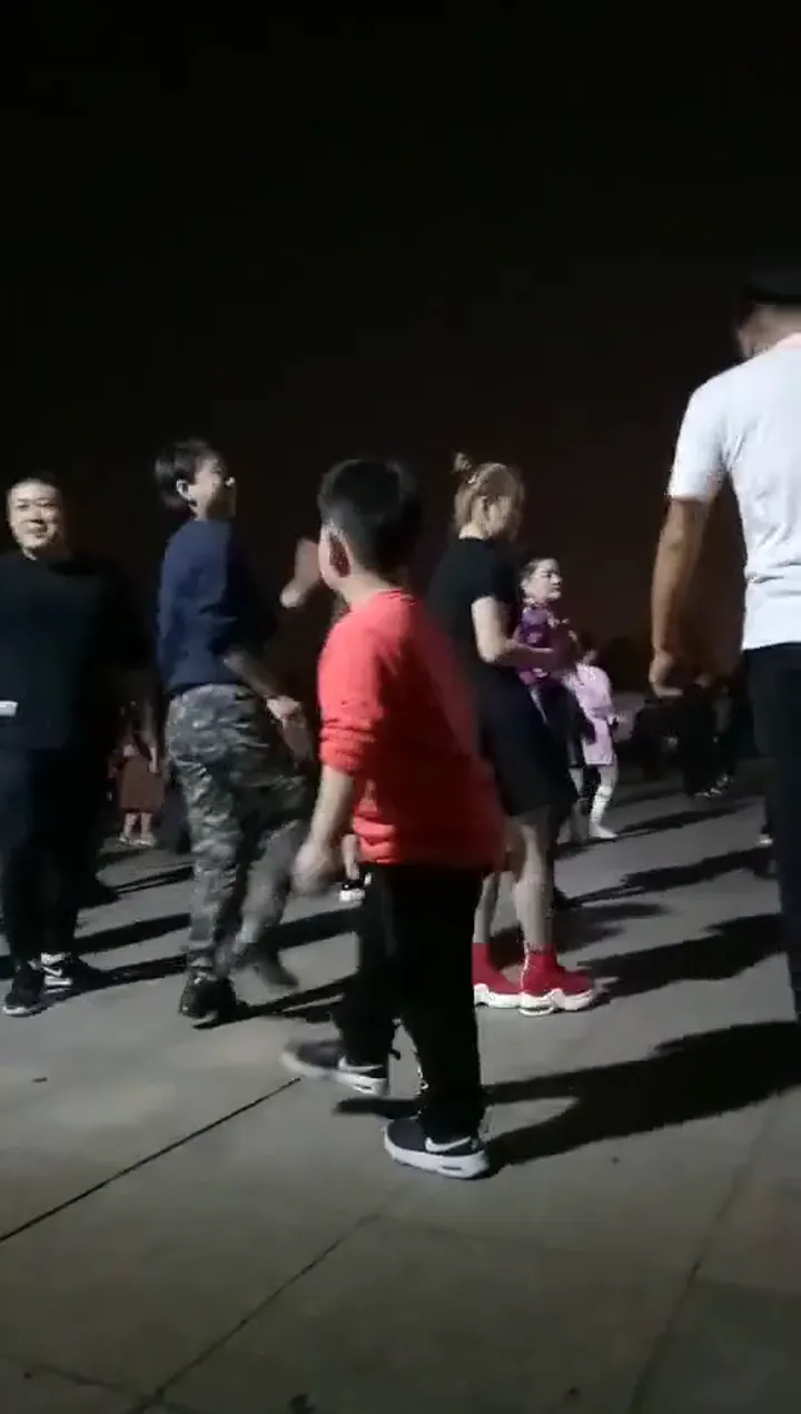 Compilation of the best and funniest unexpected dance moves with incredible flexibility