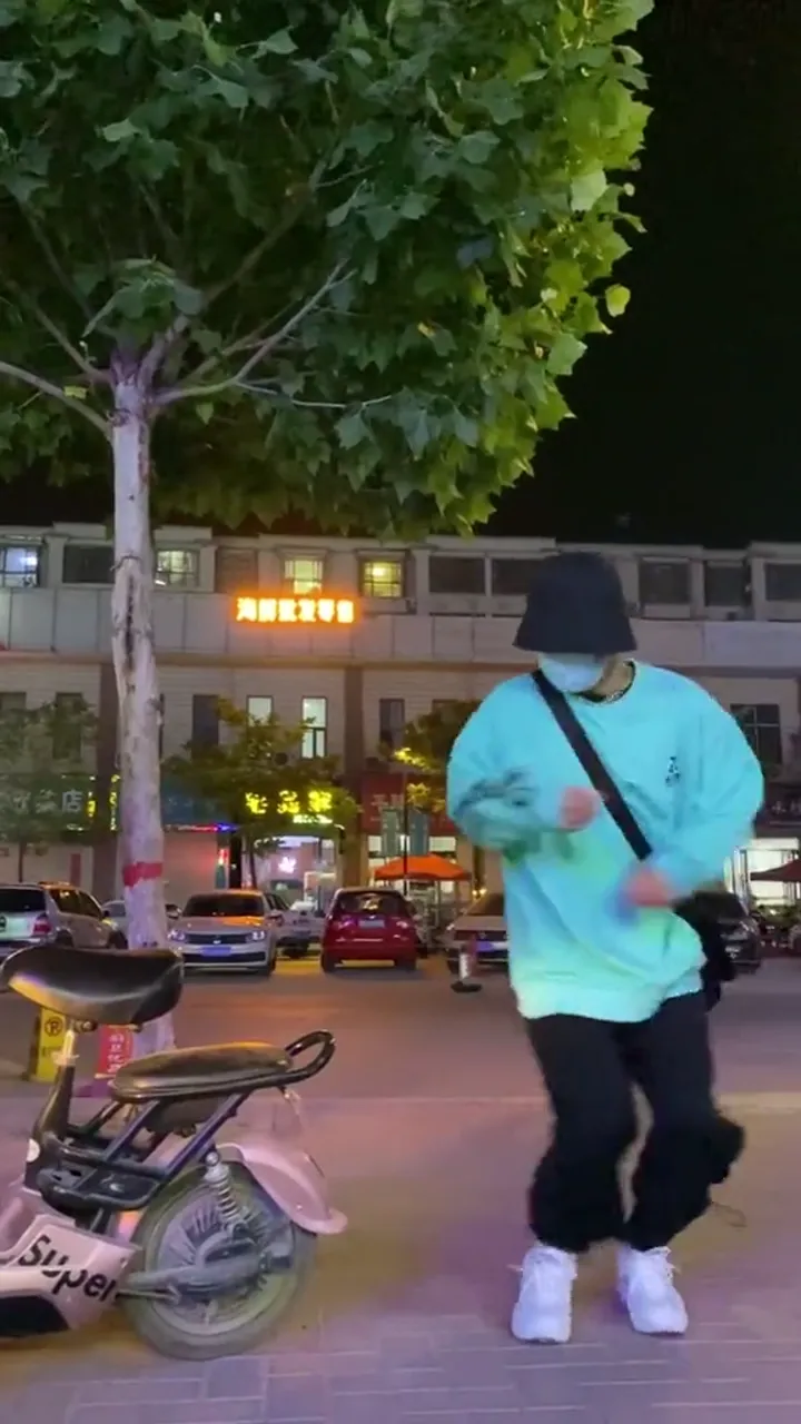 Viral funny video of a classic hold my beer moment that goes hilariously wrong