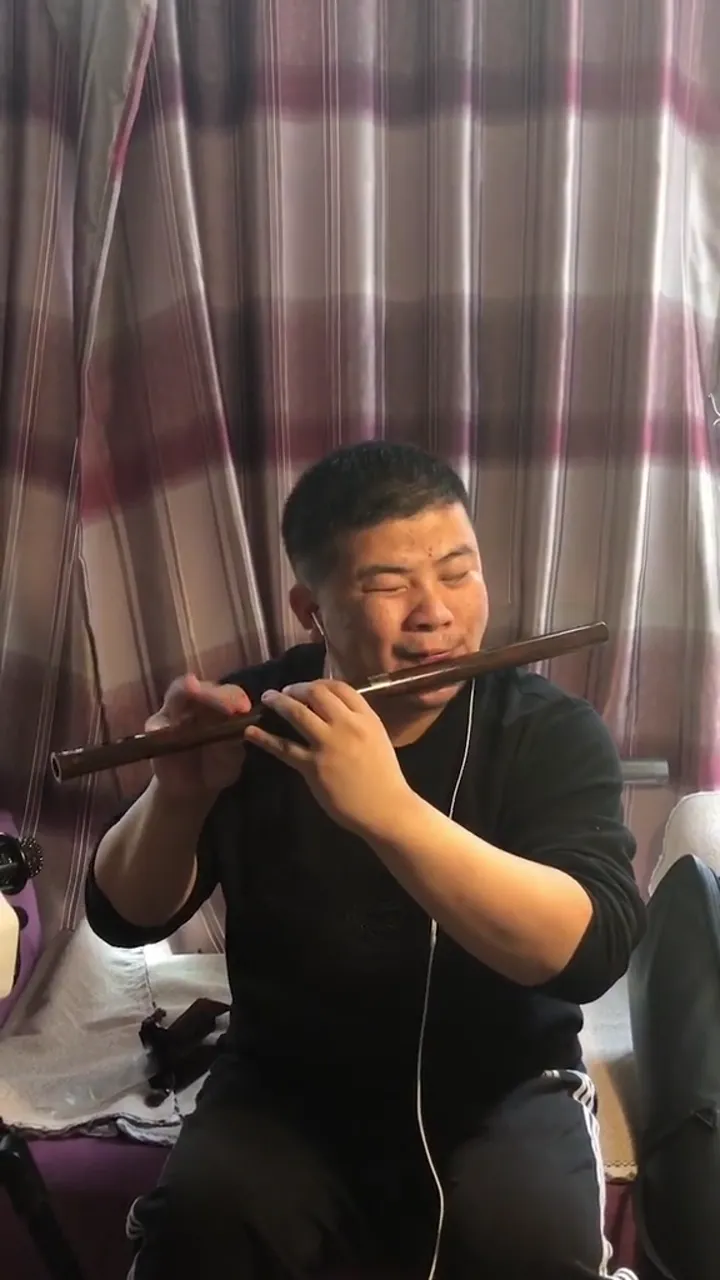 Unexpected instrument genius discovered during a street performance with incredible technique