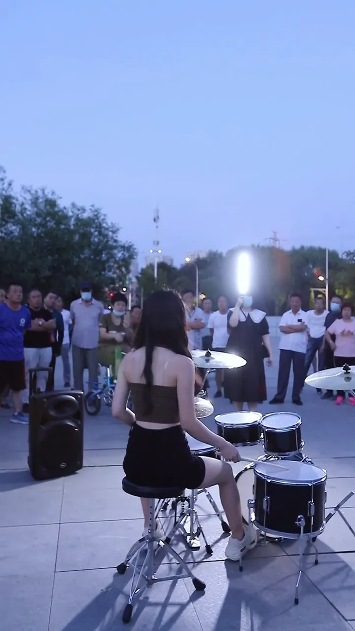 Street musician with mind blowing technique that proved raw talent exists everywhere