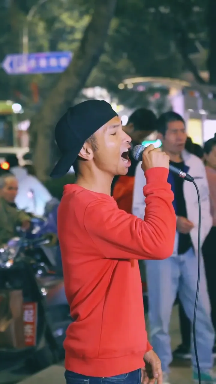 Incredible singing voice revealed during a casual music cover moment that stunned everyone