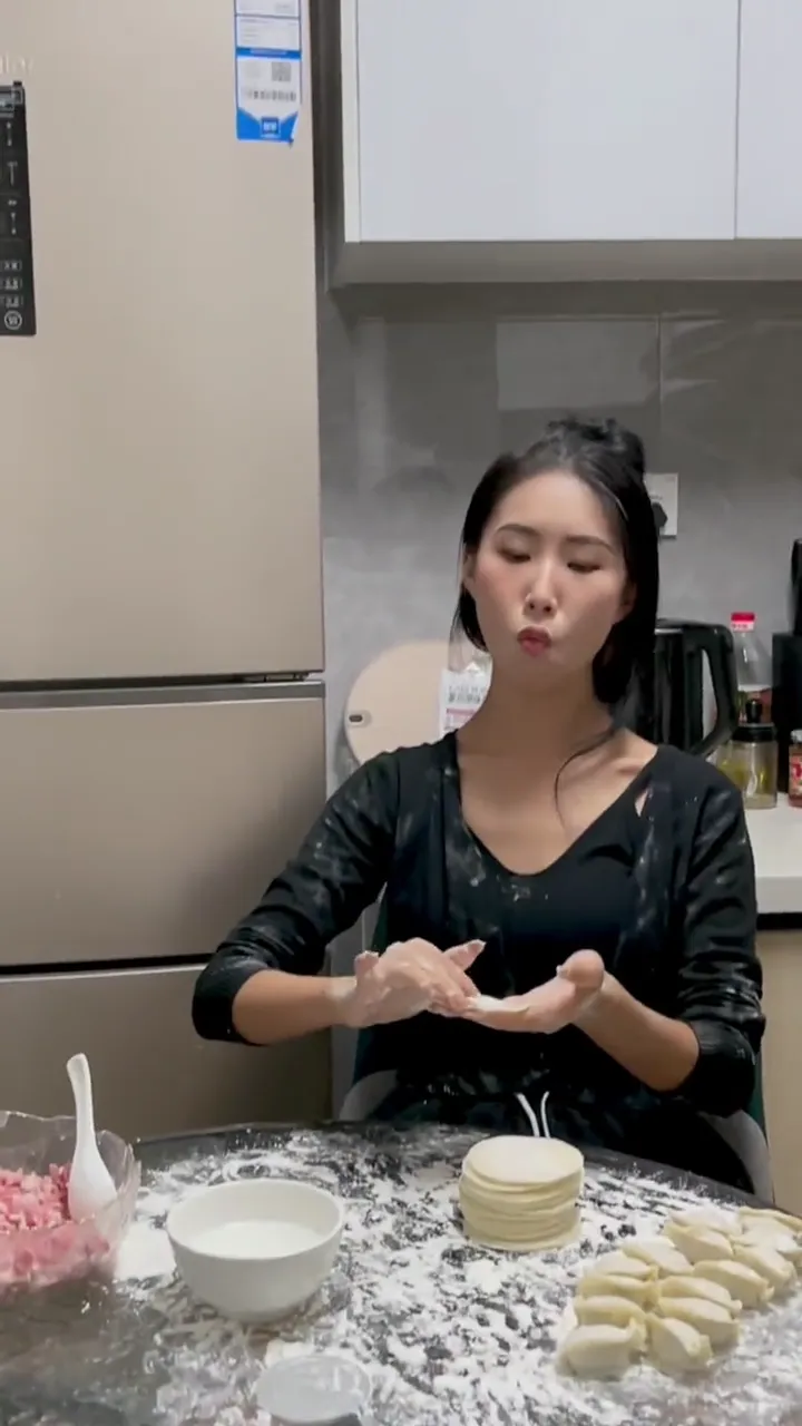 Unexpected drunk reaction moment that will make you laugh out loud every single time