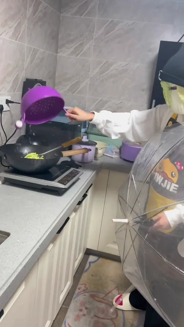 Dark cuisine disaster attempt with a hilarious and unexpected cooking fail caught on camera