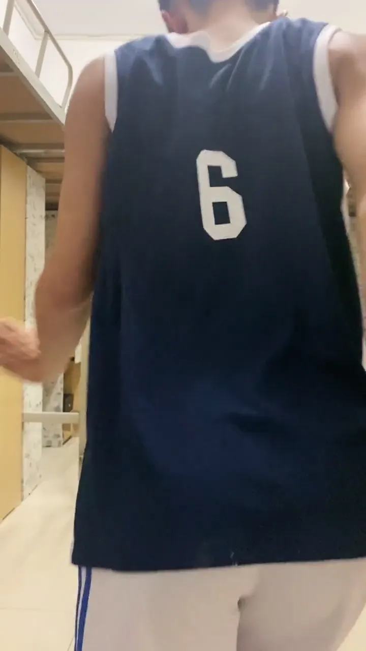 Hilarious dorm life moment caught on camera with the funniest unexpected outcome