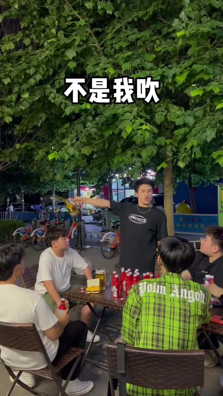 Hilarious drinking moment caught on camera with the funniest unexpected outcome