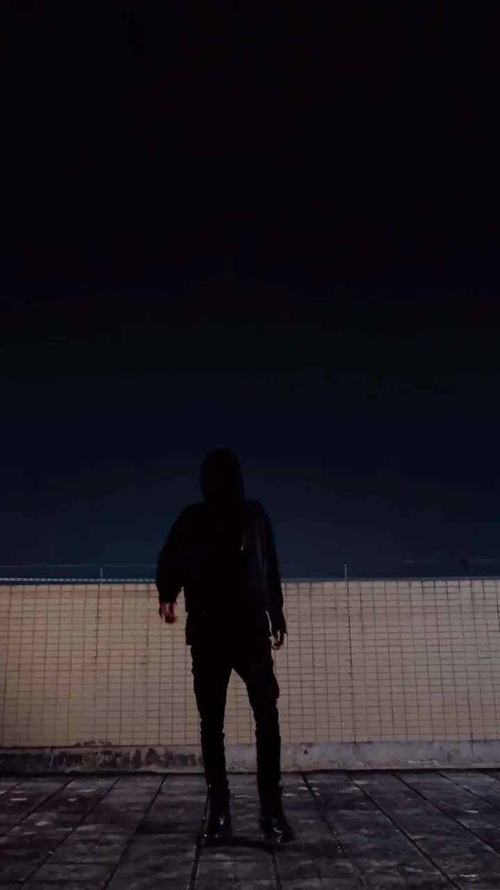 Stunning homemade special effect that rivals professional movie production quality