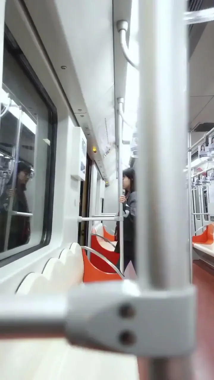 Jaw-dropping slow motion effect that reveals hidden details invisible to the naked eye