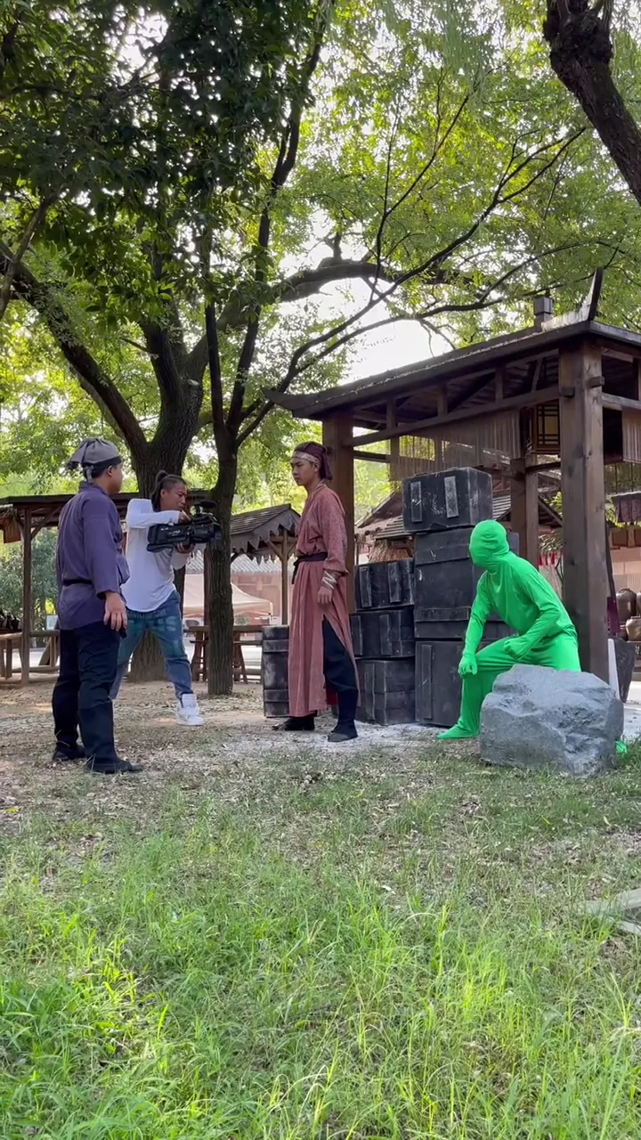 Hilarious behind the scenes blooper where everything goes completely wrong on set