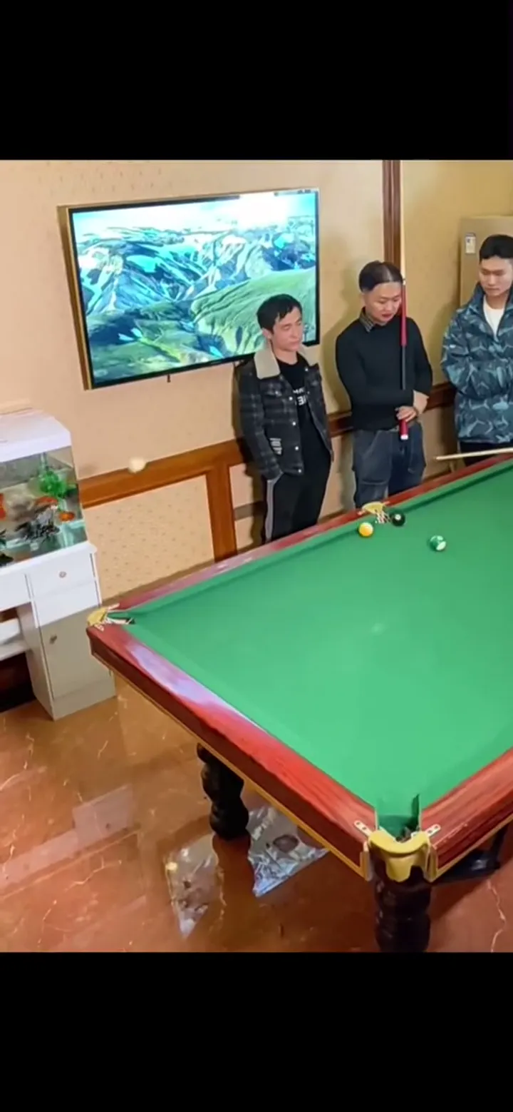 Girl attempting to prank her dad but getting a surprise reversal